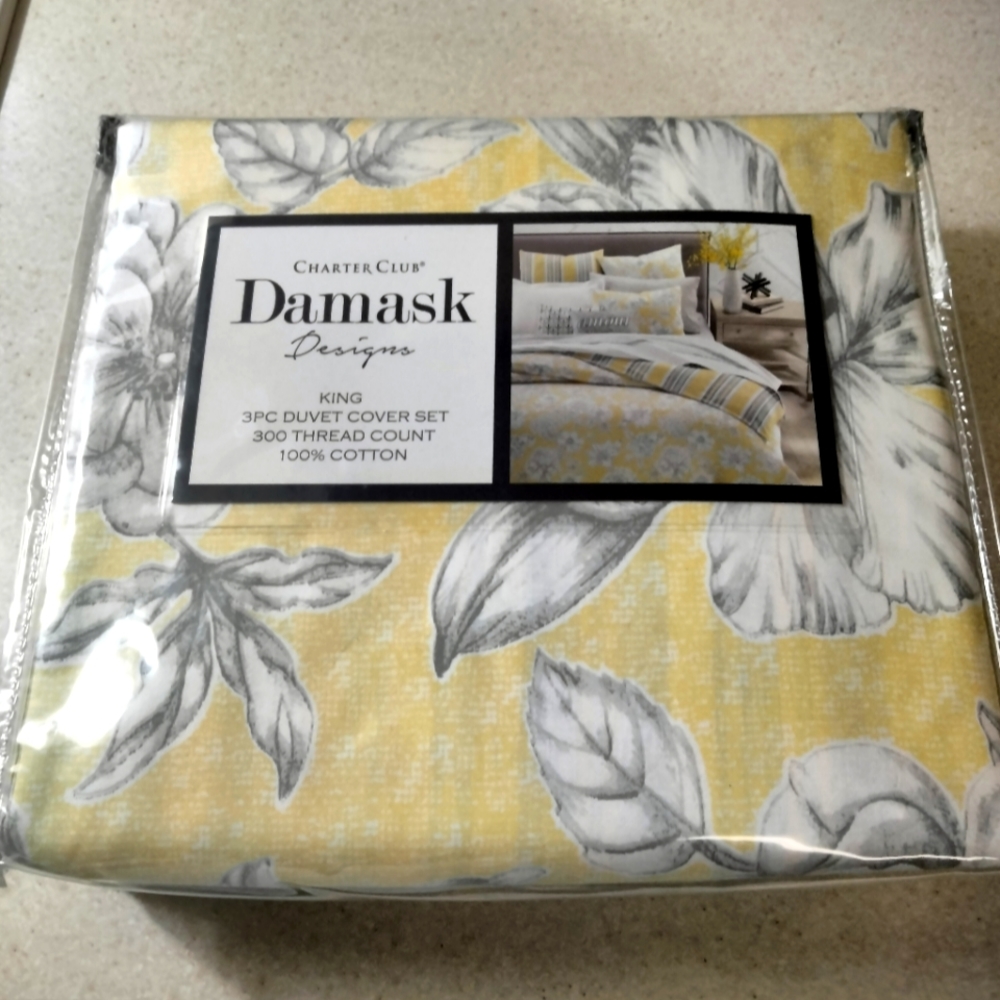 Damask design bed sheets. pretty pattern and colors. brand new. Size king.